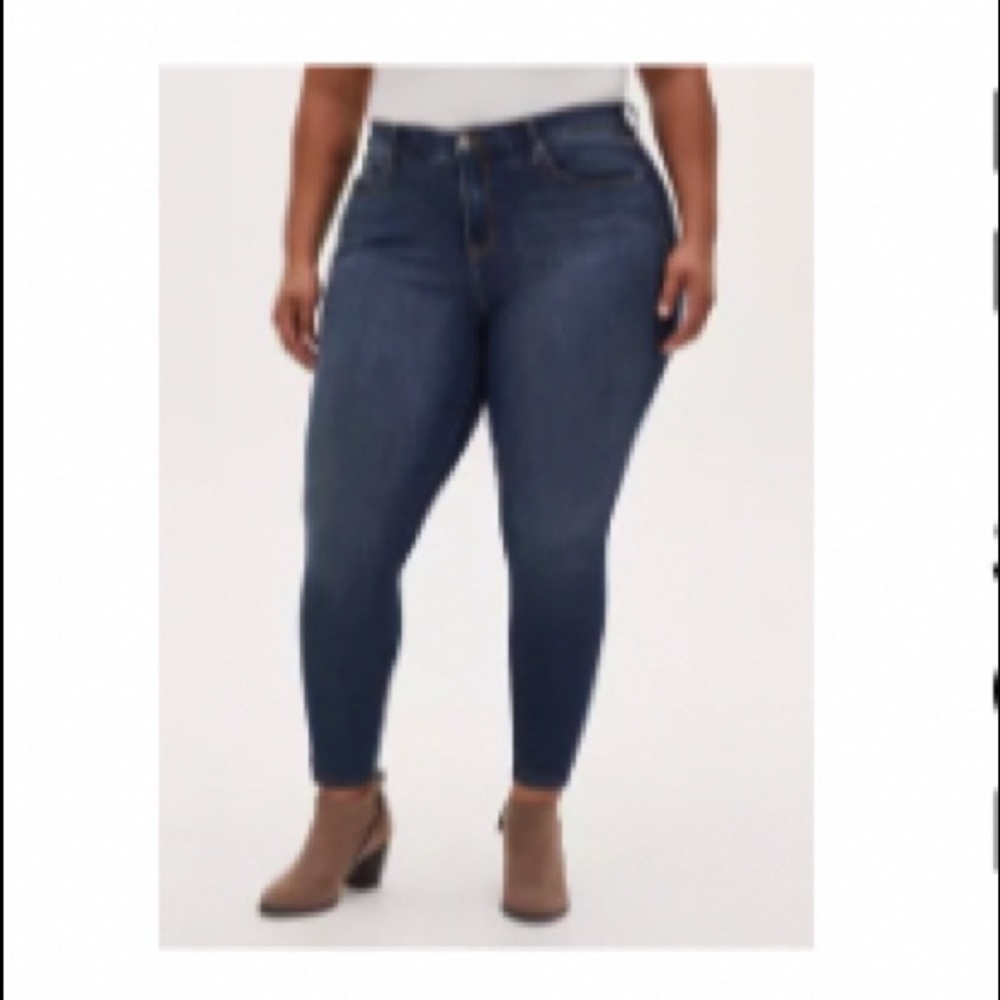 EUC TORRID sky high skinny jeans size 18R
